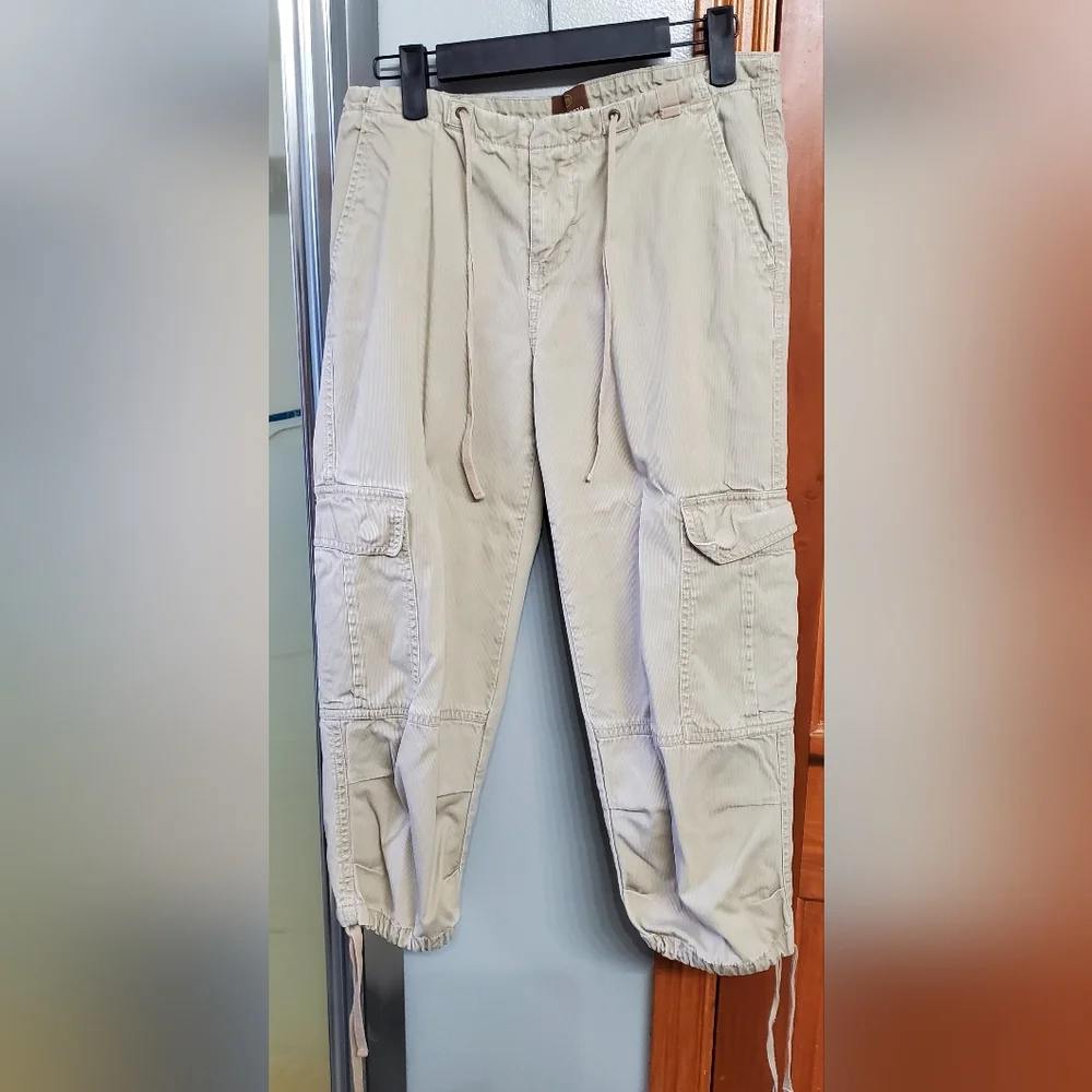 Capris - Picture 1 of 3